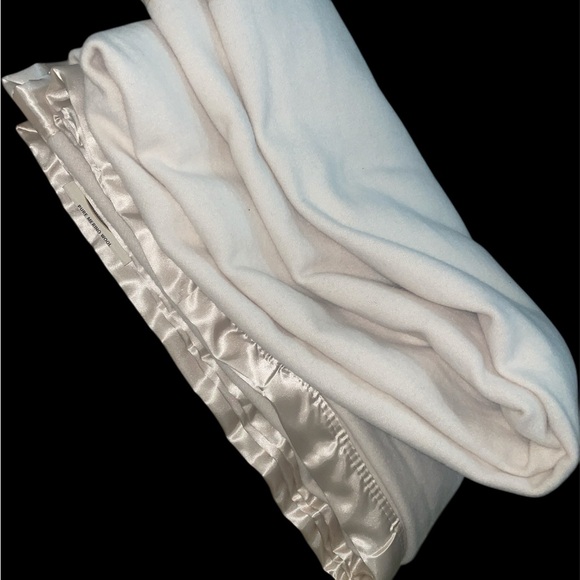 Creswick Woollen Mills Pure Australian Merino Wool Blanket – size 94” x 94” ✨ - Picture 4 of 6